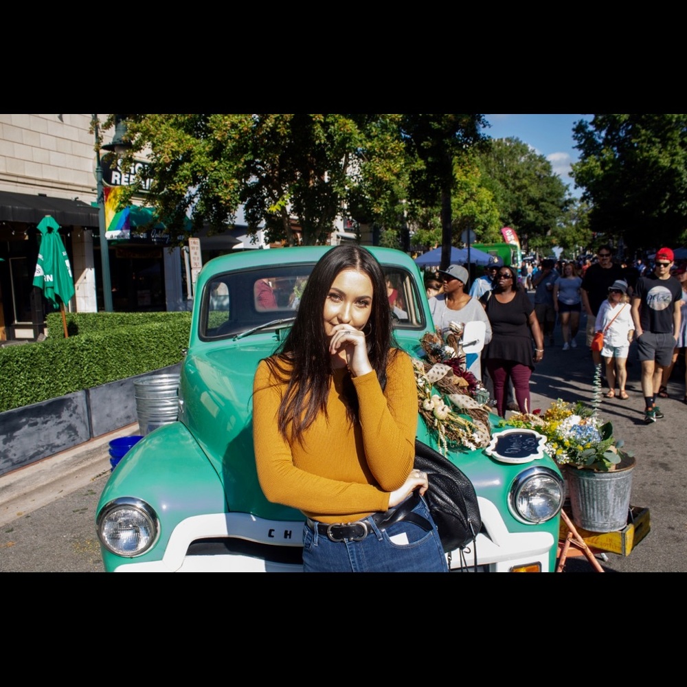 Meet your Posher, Claudia